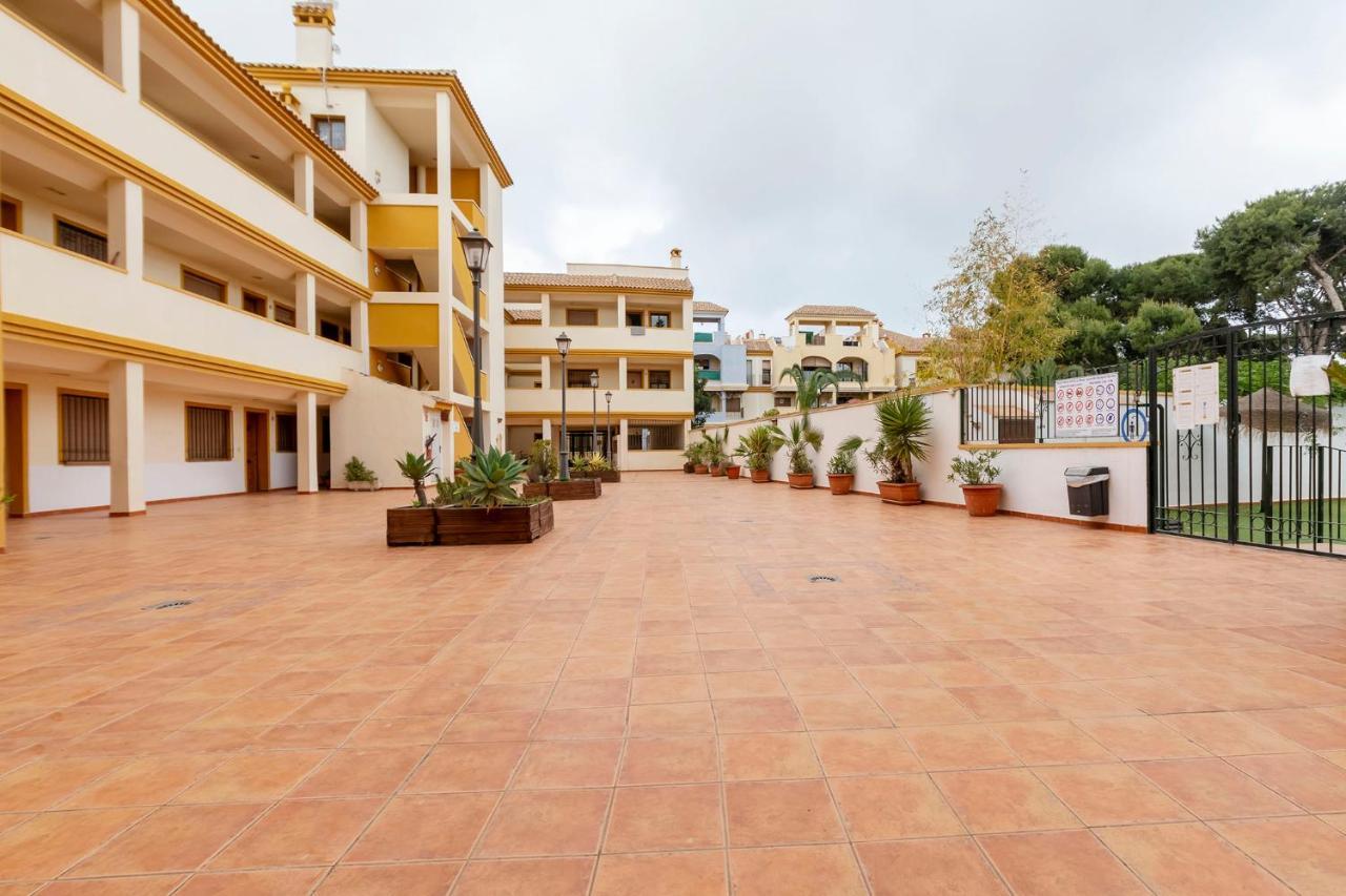 Atico Con Terraza-Solarium Y Piscina 4-6 Personas Wifi A/C Apartman Roda Kültér fotó