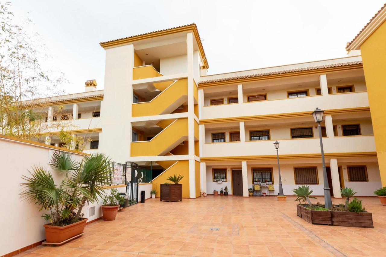 Atico Con Terraza-Solarium Y Piscina 4-6 Personas Wifi A/C Apartman Roda Kültér fotó