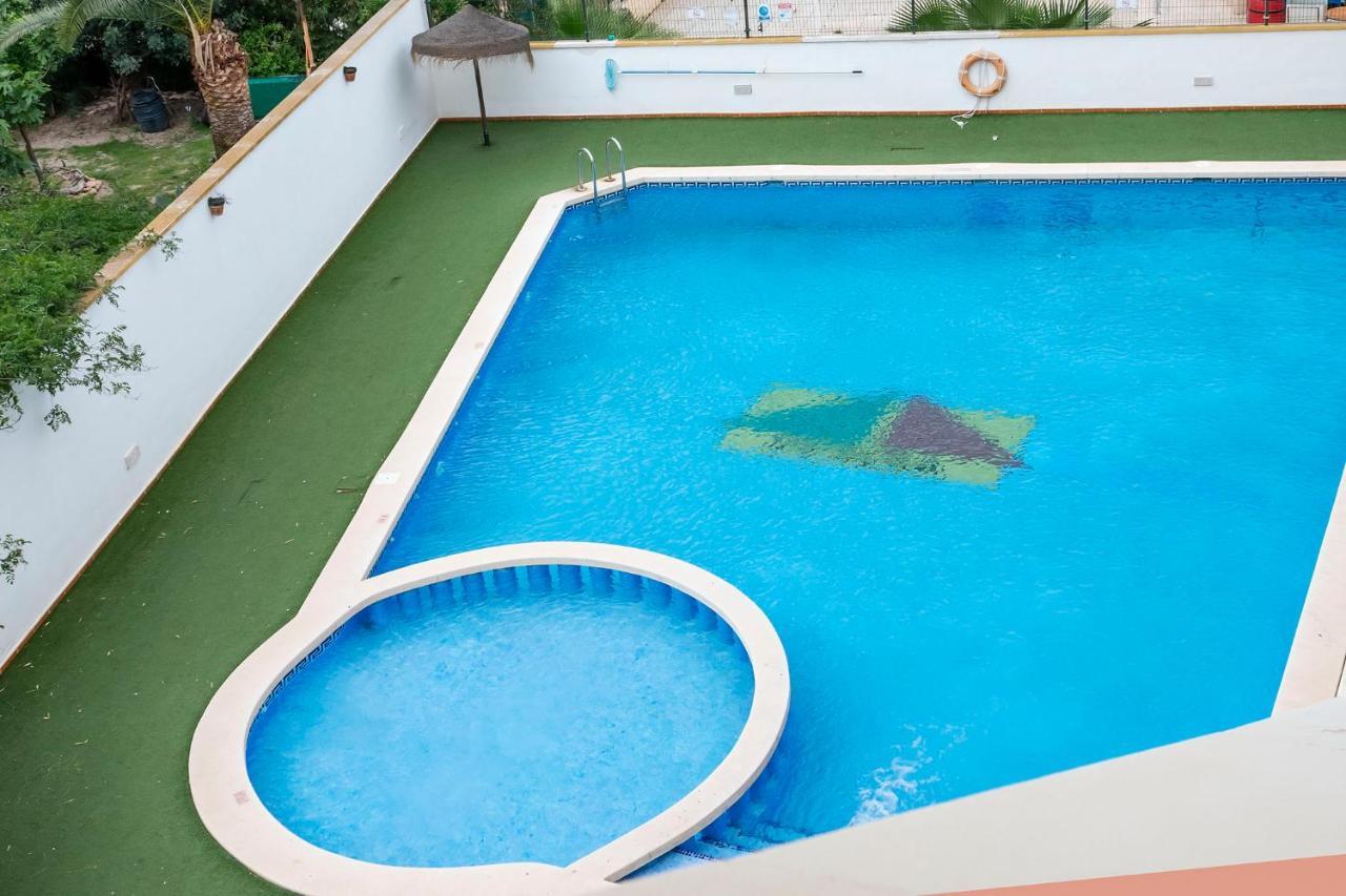 Atico Con Terraza-Solarium Y Piscina 4-6 Personas Wifi A/C Apartman Roda Kültér fotó