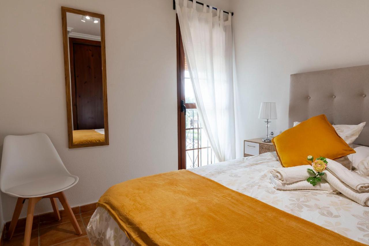 Atico Con Terraza-Solarium Y Piscina 4-6 Personas Wifi A/C Apartman Roda Kültér fotó