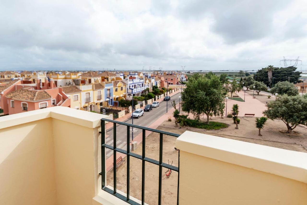 Atico Con Terraza-Solarium Y Piscina 4-6 Personas Wifi A/C Apartman Roda Kültér fotó