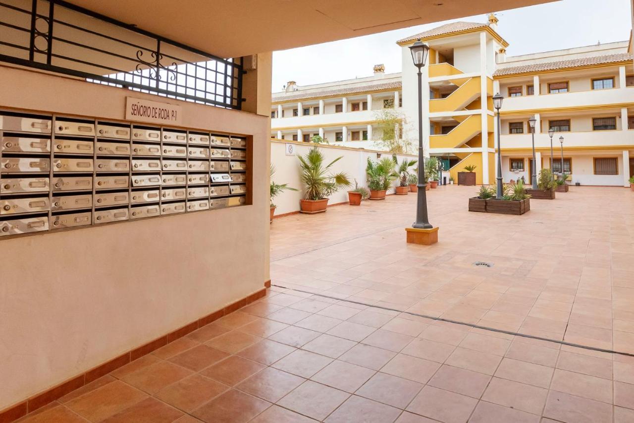 Atico Con Terraza-Solarium Y Piscina 4-6 Personas Wifi A/C Apartman Roda Kültér fotó